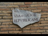 04132 ostia - regio i - via delle case (casette) repubblicane - schild.jpg